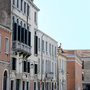 Canal Riva De Biasio 2*, Venecia Italia